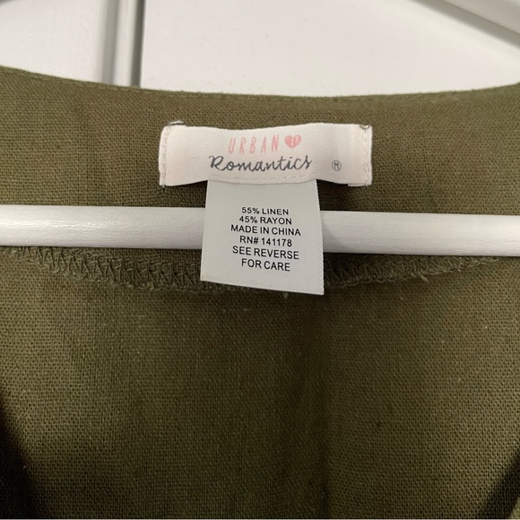 Urban Romantics Top in size Medium - Picture 4 of 6